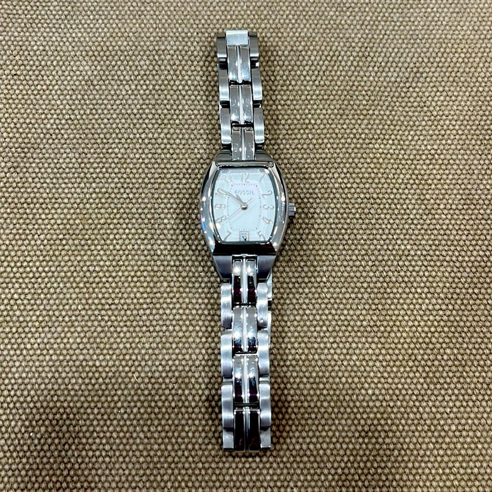 ES-2072 classic watch with date